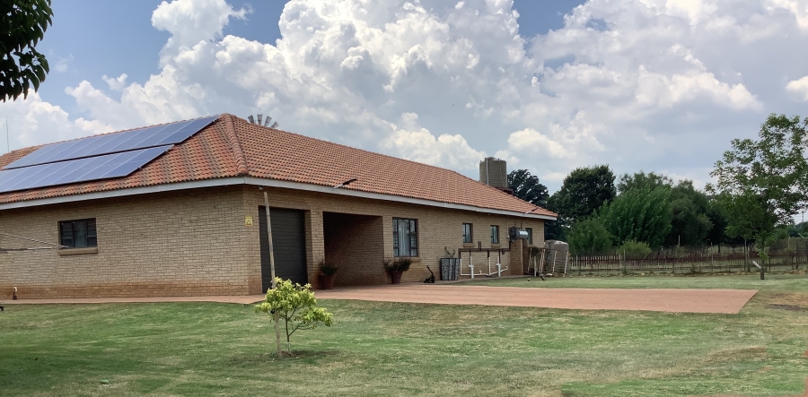 17 Bedroom Property for Sale in Vyfhoek A H North West